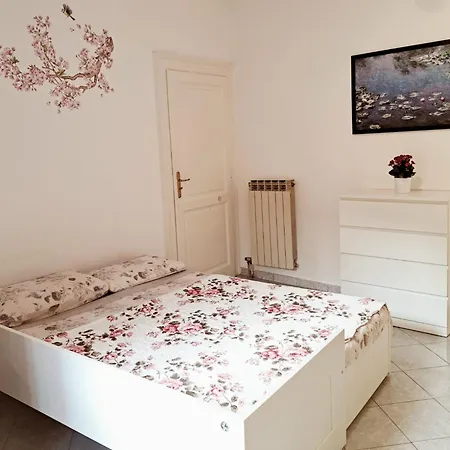 Flower House Apartment *