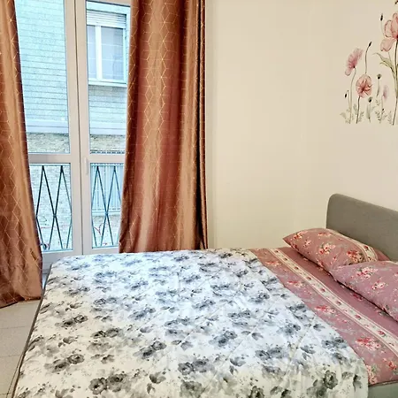 Flower House Apartment *